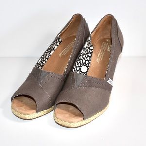 TOMS Women's Canvas Peep Toe Espadrille wedge sz8